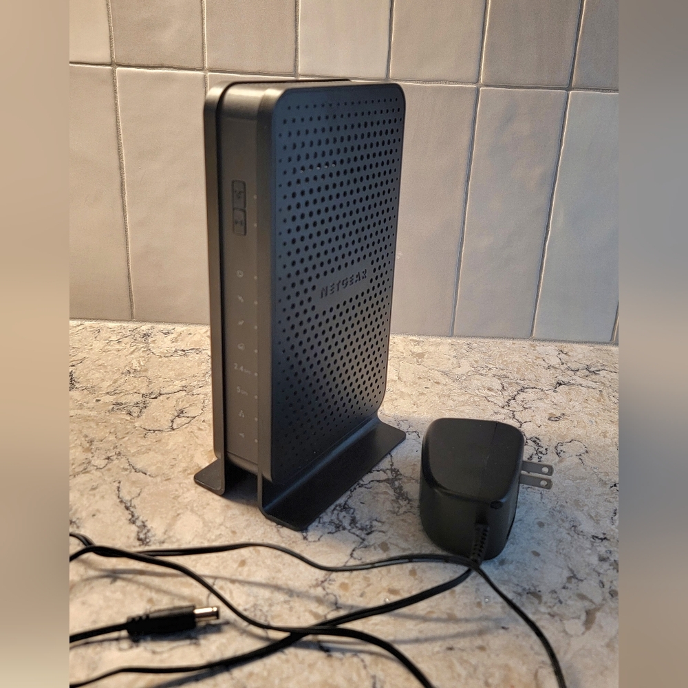 NETGEAR N600 WiFi Cable Modem Router - Picture 5 of 6